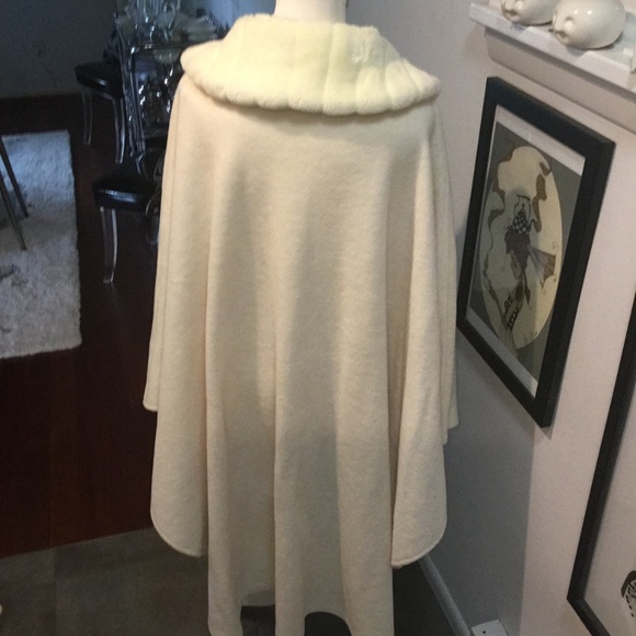 East5th ivory. ColorOne Button Cape SOFT CUDDLY. ROOMY. XTRA LARGE - Picture 6 of 9